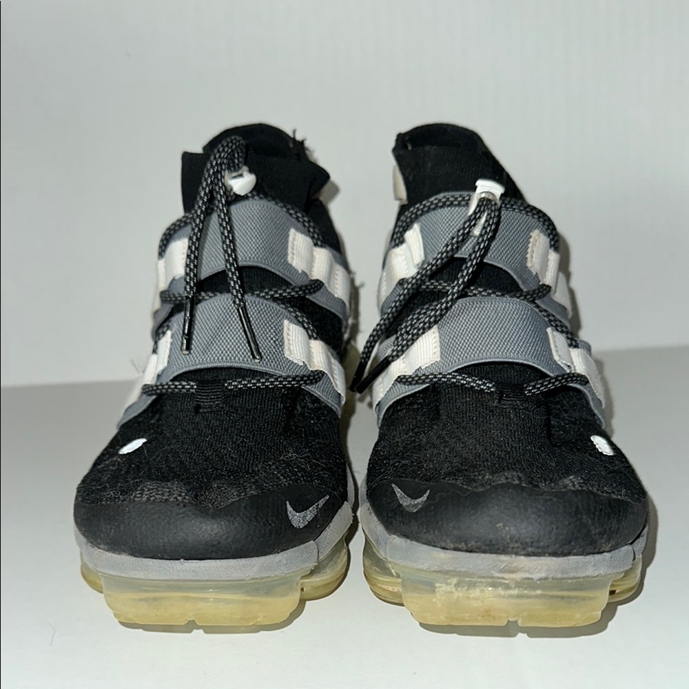 Nike Black and white/grey vapormax